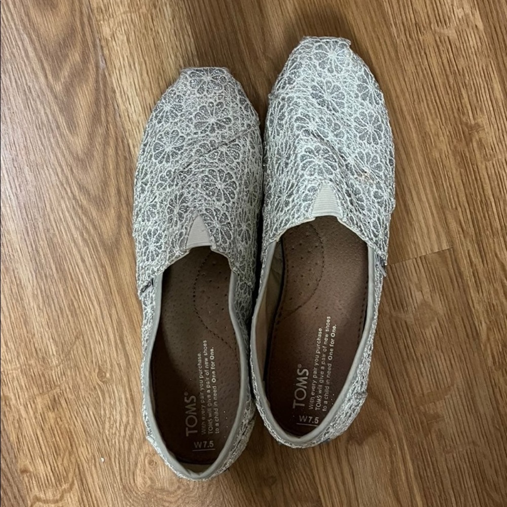 Sparkly white TOMS size 7.5